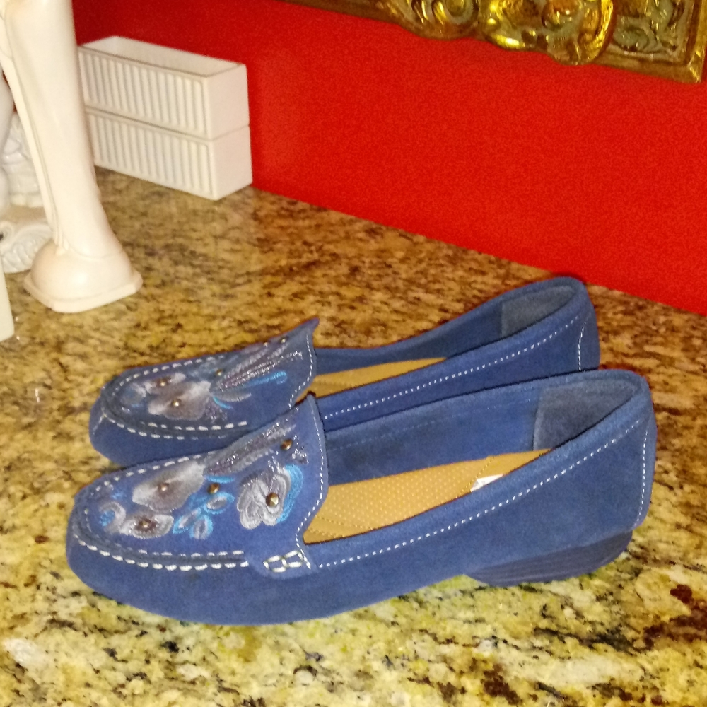 1120 BareTrap Otella Leather Slide Ons